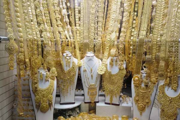 தங்கம் விலை மீண்டும் சரிவு.. இதுக்காக தான் வெயிட்டிங்..! 