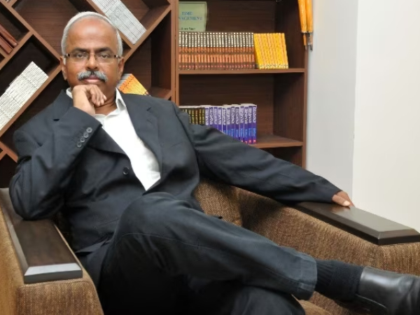 செருப்பு வாங்க காசு இல்லாமல் இருந்தவர்! இன்று 7000 கோடிக்கு சொந்தகாரர்..! 