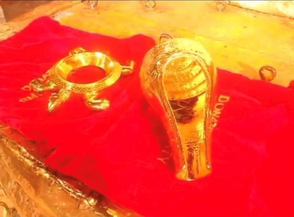 Infosys நாராயணமூர்த்தி, சுதா மூர்த்தி திருப்பதி ஏழுமலையானுக்கு கொடுத்த தங்க காணிக்கை.. எத்தனை கிலோ? 