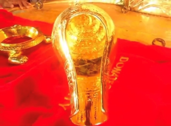 Infosys நாராயணமூர்த்தி, சுதா மூர்த்தி திருப்பதி ஏழுமலையானுக்கு கொடுத்த தங்க காணிக்கை.. எத்தனை கிலோ? 