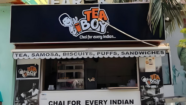 இப்படியொரு ஓனர் கிடைக்க கொடுத்து வைக்கனும்.. கார் கிப்ட் கொடுத்த சென்னை நிறுவன தலைவர்..! 