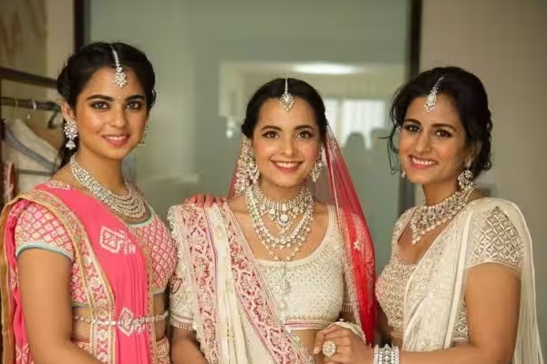 முகேஷ் அம்பானி சகோதரி தீப்தி.. மோசடி மன்னன் நீரவ் மோடி குடும்பத்துடன் உடன் தொடர்பு!! 