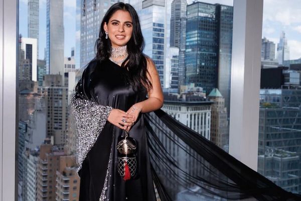 முகேஷ் அம்பானி-யை காப்பாற்றிய மகள் ஈஷா அம்பானி.. எப்படி..? 