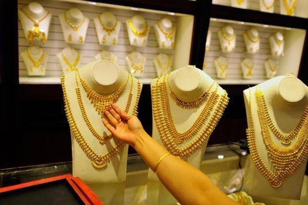 தங்கம் விலை திடீர் உயர்வு.. என்ன நடக்குது..? தங்க நகை இப்போது வாங்கலாமா..? வேண்டாமா..? தங்கம் விலை திடீர் உயர்வு.. என்ன நடக்குது..? தங்க நகை இப்போது வாங்கலாமா..? வேண்டாமா..?