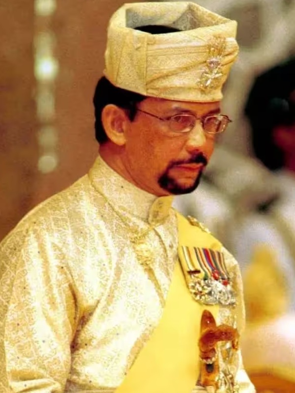 தங்க மாளிகை, ஜூவுக்கு போக ஜெட் விமானம்.. யாருங்க இவரு? புருனை சுல்தானின் சொகுசு வாழ்க்கை 