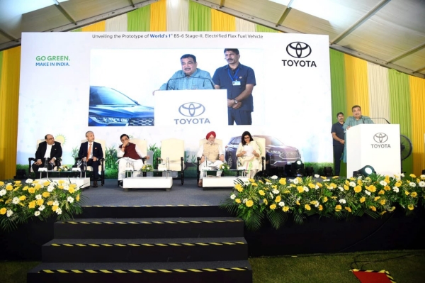  'கருப்பு சிறுத்த குட்டி' இப்படிப்பட்ட கார் தான் வேணும்.. உலகிலேயே முதல் முறையாக சூப்பர் இன்னோவா..!!