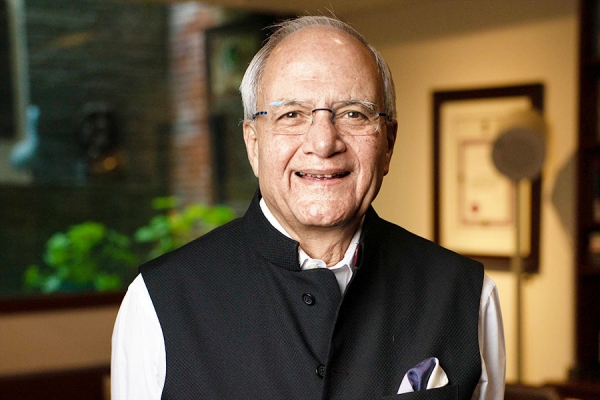 அகதியாக வந்தவர் ரூ.3.2 லட்சம் கோடி நிறுவனத்திற்கு அதிபதி ஆனார்.. HCL அஜய்..! 