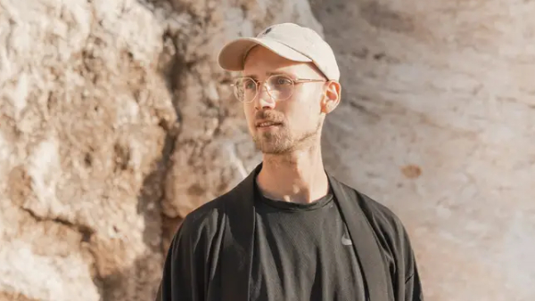 Crypto-வால் சின்னாபின்னமான வாழ்க்கை AI காப்பாற்றியது.. ஒரே மாதத்தில் 1.4 கோடி சம்பாதித்த இளைஞன்..! 