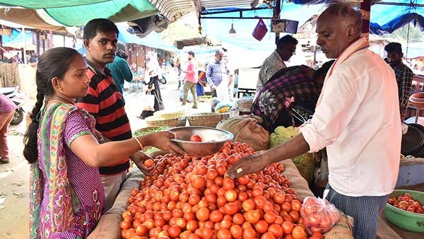 ஒரு கிலோ தக்காளி விலை 260 ரூபாய்.. அதிர்ந்துபோன மக்கள்..! 