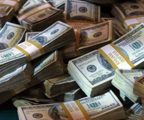 டாலருக்கு எதிரான ரூபாய் மதிப்பு  83 ஆக சரிவு.. ஆர்பிஐ தலையீடு அவசியம்..! 