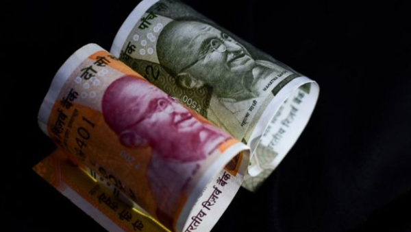 டாலருக்கு எதிரான ரூபாய் மதிப்பு  83 ஆக சரிவு.. ஆர்பிஐ தலையீடு அவசியம்..! 