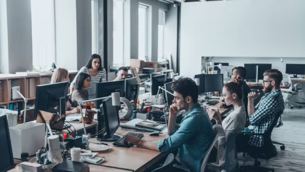 இந்தியாவுக்கு படைக்கும் GCC-கள்.. மாத சம்பளக்காரர்களே உஷார்..! 