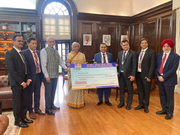 LIC: ரூ.1851.08 கோடி ரூபாய் டிவிடெண்ட் மத்திய அரசுக்கு கொடுத்தது.. நிர்மலா சீதாராமன் செம ஹேப்பி.!! 