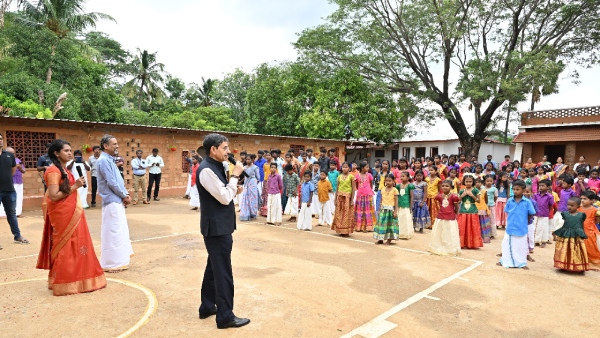 கவர்னர் சார், வாங்களேன் ஆட்டோ-ல ரைட் போவோம்.. ZOHO ஸ்ரீதர் வேம்பு ஆட்டோவில், ஆர்என் ரவி பயணம்..!! 