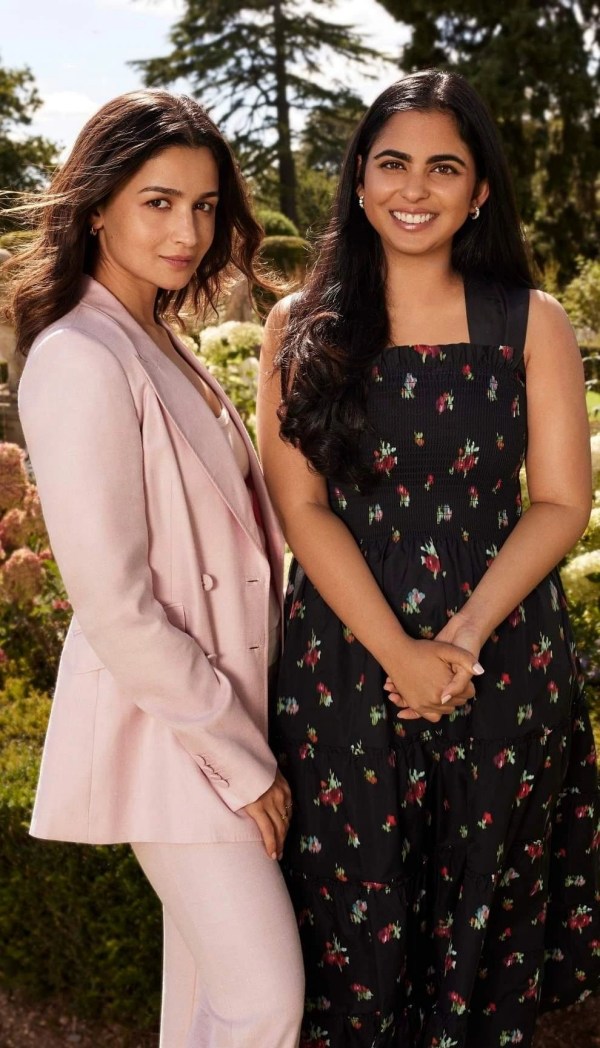 ஆலியா பட்-க்கு இன்ப அதிர்ச்சி கொடுத்த ஈஷா அம்பானி.. எதிர்பார்க்காத ட்விஸ்ட்..! 