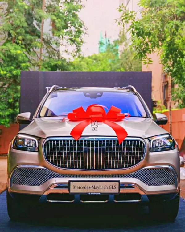 டாப்ஸி வாங்கிய புதிய கார்.. விலையை கேட்டா ஆடிப்போயிருவீங்க..!! 