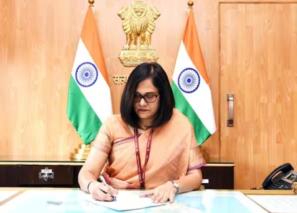 Jaya Verma Sinha: 118 வரலாற்றை புரட்டிப்போட்ட பெண்.. இந்திய ரயில்வே துறையில் முதல் பெண் தலைவர்..! 