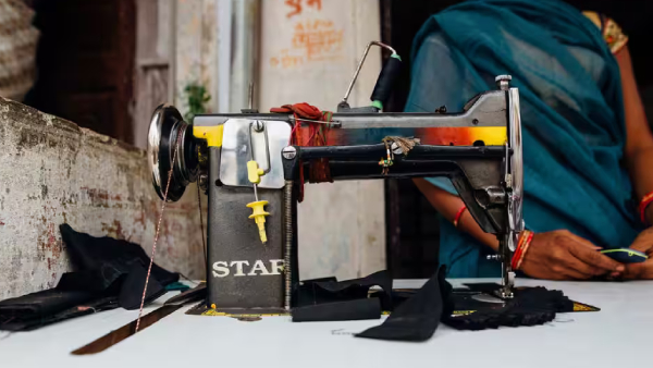 மோடி அரசு பெண்களுக்கு இலவச தையல் மெஷின் வழங்குகிறதா? மோடி அரசு பெண்களுக்கு இலவச தையல் மெஷின் வழங்குகிறதா?