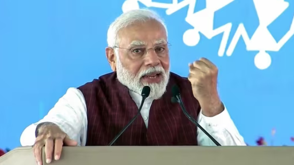 மோடி அரசு பெண்களுக்கு இலவச தையல் மெஷின் வழங்குகிறதா? மோடி அரசு பெண்களுக்கு இலவச தையல் மெஷின் வழங்குகிறதா?