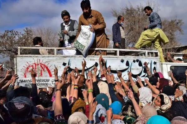 பாகிஸ்தான் நாட்டில் பசி, பட்டினி.. 9.5 கோடி மக்கள் வறுமையில் தவிப்பு.. 