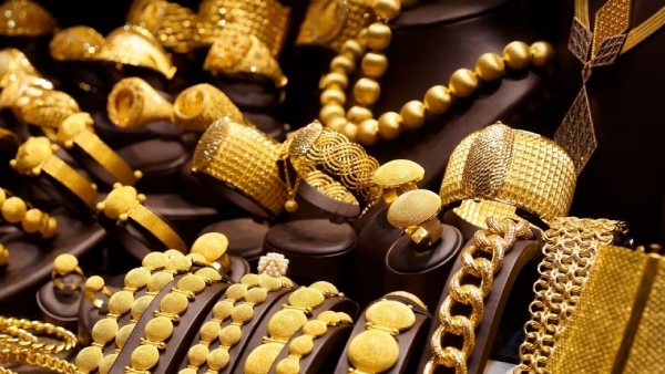 தடாலாடியாக குறைந்த தங்கம் விலை.. நகை கடைக்கு இப்பவே ஓடுங்க..! 