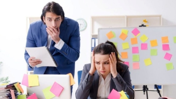 32000 ஊழியர்களை தயக்கமின்றி பணிநீக்கம் செய்த நிறுவனங்கள்.. கண்ணீர் உடன் இந்திய ஊழியர்கள்..!! 