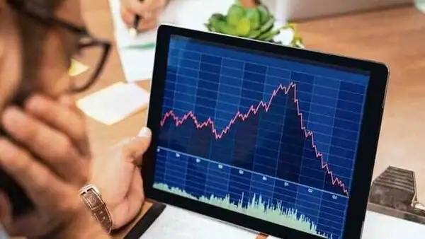 Sensex: பிளடி ஸ்வீட் வரலாற்று உச்சத்தை தொட்ட சென்செக்ஸ், நிஃப்டி.. முதலீட்டாளர்கள் கொண்டாட்டம்..!