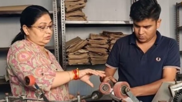 பேப்பர் பேக் மூலம் மாதம் ரூ.10 லட்சம் வருமானம்.. தனி பெண்ணாக அசத்தும் ரக்சனா மோகன்..! 