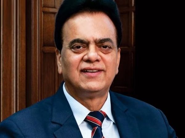 நியூமராலஜி செய்த மேஜிக்..!! செருப்பு கூட இல்லாத வறுமை.. இன்று ரூ.7,300 கோடிக்கு அதிபதி..!!  