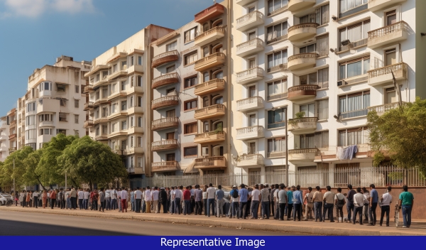 2 கோடி ரூபாய் விலையுள்ள அபார்ட்மென்ட்டை புக் பண்ண 8 மணி நேரம் க்யூவில் நின்ற மக்கள்.. புனேயில்தான்! 