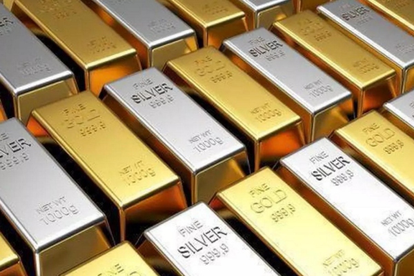 தங்கம் விலை 2 மாத உயர்வை எட்டிய பின் சிறு தடுமாற்றம்.. எப்போது தங்க நகை வாங்கலாம்..?! 