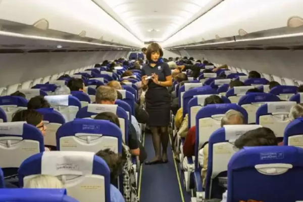 விமான பயணிகளுக்கு ஷாக் கொடுத்த IndiGo.. 1000 ரூபாய் வரையில் சிறப்பு கட்டணம் அறிமுகம்..!! 