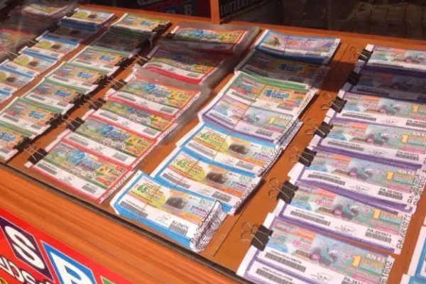 விற்காத லாட்டரியில் 1 கோடி பரிசு.. கேரளா லாட்டரி ஏஜெண்ட்-க்கு அடித்த ஜாக்பாட்..!! 