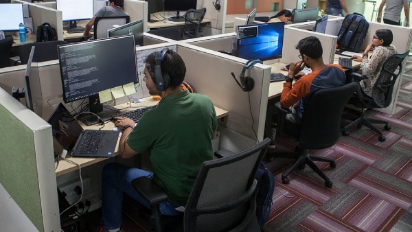 AI கண்டு அஞ்சி நடுங்கும் இந்திய ஊழியர்கள்.. பகீர் கிளப்பும் ரிப்போர்ட்..!! 