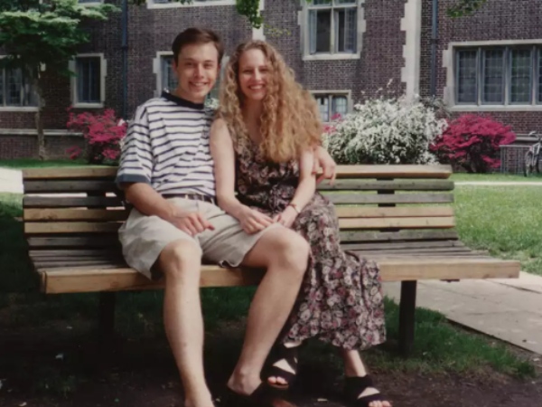  எலான் மஸ்க்-ன் தீராத விளையாட்டு பிள்ளை கதை.. 2 திருமணம், 4-5 கேர்ள்ஃபிரெண்ட்ஸ்.. 11 வாரிசுகள்..!!