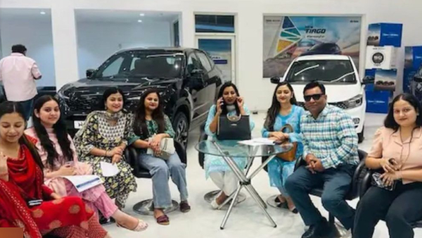 ஆளுக்கு ஒரு கார் தீபாவளி போனஸ்.. திகைத்துப்போன ஊழியர்கள்.. அடுத்து நடந்த சம்பவம்..!! 