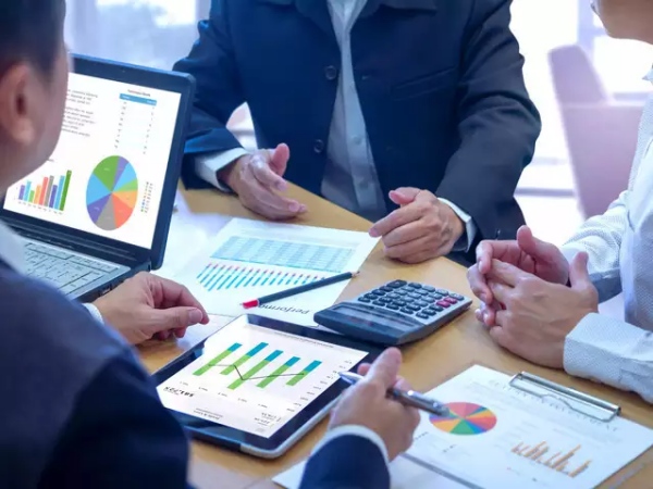 ஒரேயொரு பெயின்டர் அவன் பேரு கோவாலு.. பியூச்சர் குழுமத்தை வாங்க வந்த ஒரேயொரு நிறுவனம்..! 