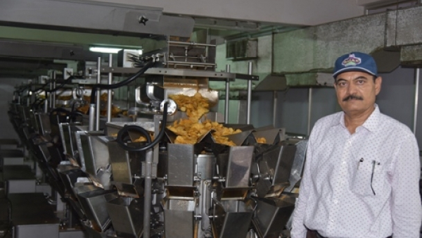 கேன்டீன் ஊழியராக இருந்து ரூ.4,000 கோடிக்கு அதிபதி.. மொறு மொறுன்னு சூப்பரான வெற்றிக் கதை..!!