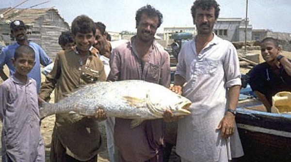 அற்புதம் செய்யும் மீன்..  ஒரே நாளில் 70 லட்சம் சம்பாதித்த பாகிஸ்தான் மீனவன்..!! 