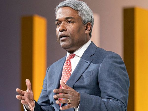 சுந்தர் பிச்சையை விட அதிக சொத்து வைத்திருக்கும் கூகுள் ஊழியர்.. ரொம்ப இல்லை  ரூ.15,800 கோடி தான்..! 