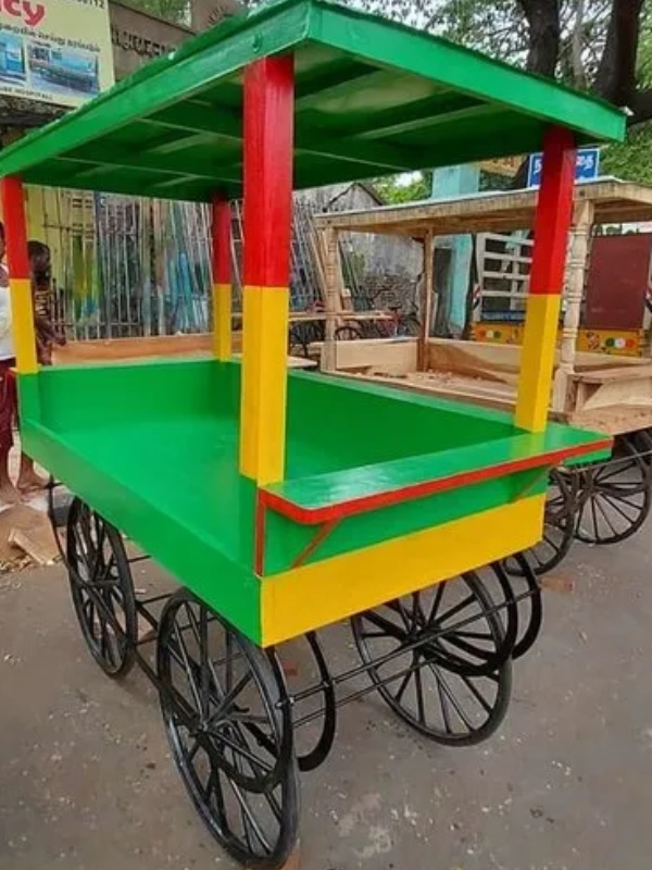 தள்ளுவண்டியில் வியாபாரம்.. மாசத்துக்கு ரூ.4.5 லட்சம் சம்பாதிக்கும் சாலையோர வியாபாரி 