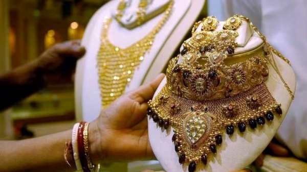 தங்கம் விலை கிராமுக்கு 100 ரூபாய் உயர்வு.. 5 நாள் தொடர் உயர்வால் மக்கள் சோகம்..! 