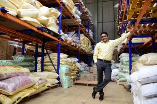 ஒரே ஒரு யோசனை.. சிறிய கடையை ரூ.50  கோடி நிறுவனமாக மாற்றிய நரேஷ் பகாரியா 