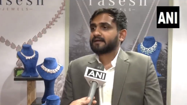 அசரவைக்கும் அயோத்தி ராமர் கோயில் நெக்லெஸ்..! 5000 வைரங்கள், 2 கிலோ வெள்ளி.. செம போட்டோஸ்..!! 