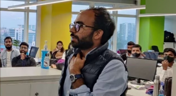 அமெரிக்க சொகுசு வாழ்க்கையை துறந்து.. விவசாயிகளுக்கான ஒரு நிறுவனத்தை உருவாக்கிய அர்ஜூன் அலுவாலியா