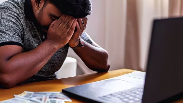 பார்ட் டைம் ஜாப் பார்த்தது குத்தமா..பெங்களூர் ஐடி ஊழியர்களுக்கு நடந்த கொடுமை..ரூ.95 லட்சம் அபேஸ்..!!