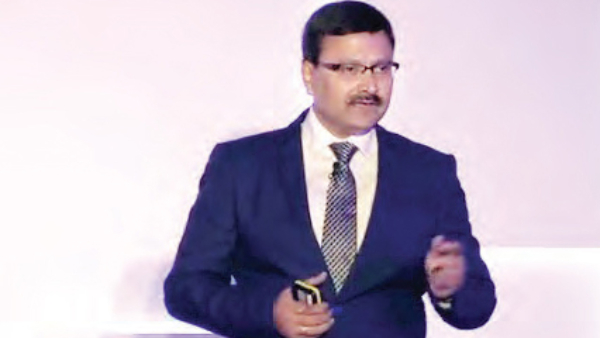 யாரு சாமி நீ..!! எல்ஐசி சேர்மன்-ஐ காட்டிலும் அதிகம் சம்பாதிக்கும் எல்ஐசி ஏஜெண்ட்..!! யாரு சாமி நீ..!! எல்ஐசி சேர்மன்-ஐ காட்டிலும் அதிகம் சம்பாதிக்கும் எல்ஐசி ஏஜெண்ட்..!!