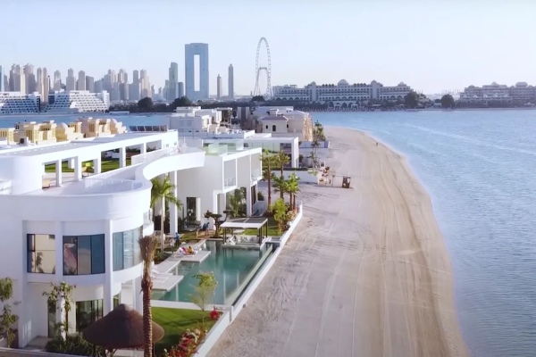 மும்பை Antilia மட்டும் போதாது.. அம்பானியின் பிரம்மிக்க வைக்கும் 4 சொகுசு வீடுகள்..!