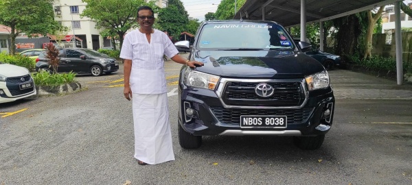 மலேசியாவின் இளம் தொழிலதிபர் விருது.. உழைப்பால் உயர்ந்த  தமிழ் இளைஞர் நவீந்திரன் 