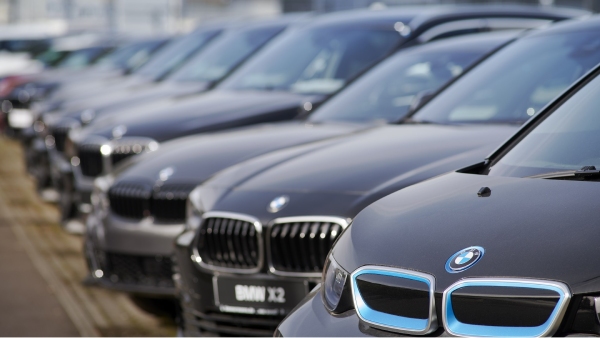 மெகா தள்ளுபடி: ஆஃபரை அள்ளி வீசும் கார் நிறுவனங்கள்.. செம சான்ஸ், மிஸ் பண்ணிடாதீங்க மக்களே..!! 